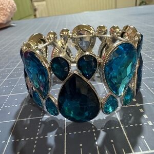 Jacqueline Kent stretch bracelet with gorgeous turquoise crystals!! BRAND NEW!!